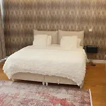 Lovely One One Bdroom-836 *