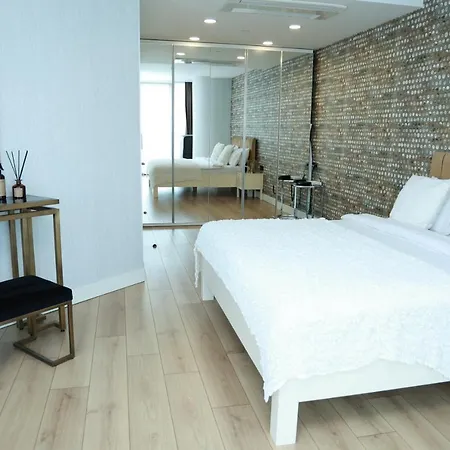 Lovely One One Bdroom-836