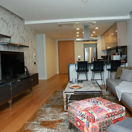 Lovely One One Bdroom-836 דירה *