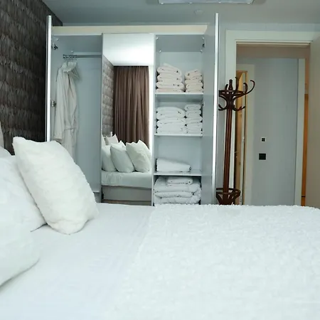 Lovely One One Bdroom-836 דירה *