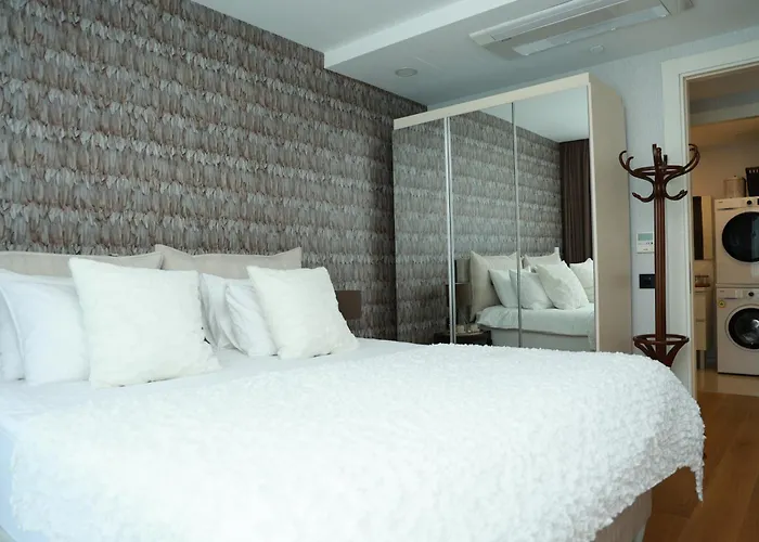 Lovely One One Bdroom-836