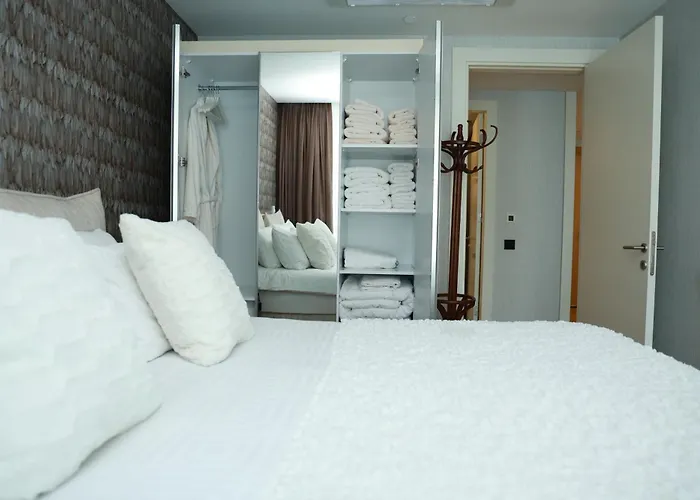 Lovely One One Bdroom-836 公寓 *